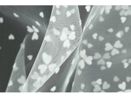 Balts tills ar samta sirsniņām