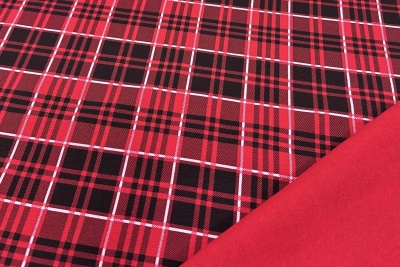 Sarkanās rūtis cilpiņtrikotāža