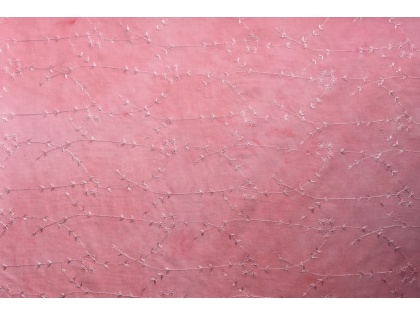 Dūmakaini rozā – izšūtā kokvilna