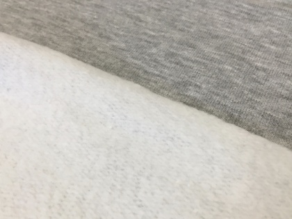 Gaiši pelēka melanžas siltinātā trikotāža – platā 2,2m (auduma gabals 50 cm)