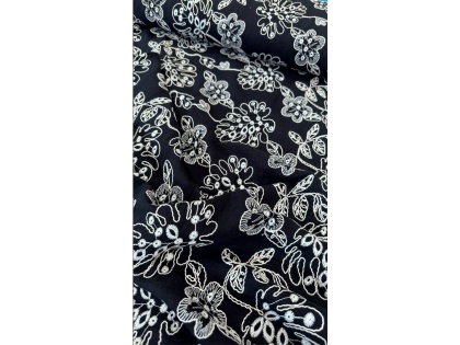 Melns izšūtais muslins