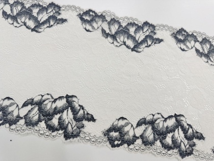 Balta ar pelēku ziedu elastīgā mežģīne