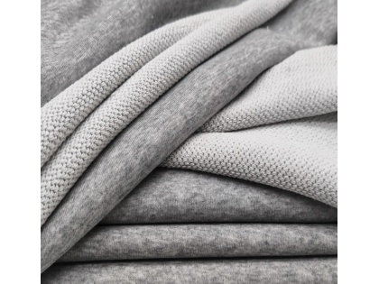 Vidēji pelēka melanžas 3 diegu cilpiņtrikotāža